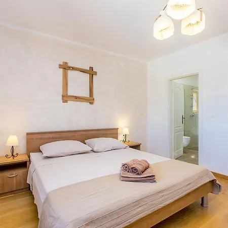 House Hojevica - Kras, Krk Kras