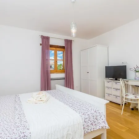 House Hojevica - Kras, Krk *