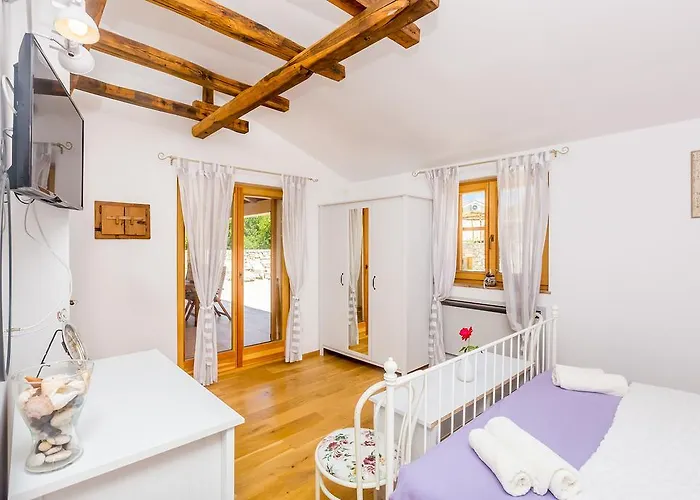 House Hojevica - Kras, Krk *