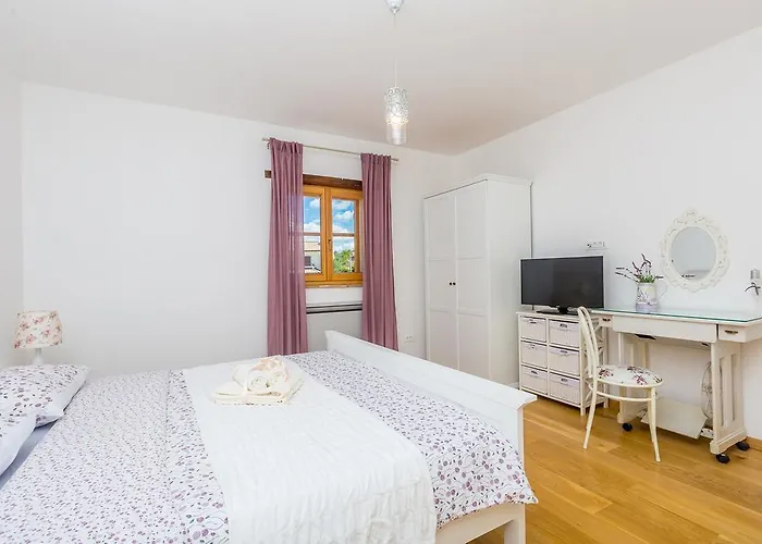 House Hojevica - Kras, Krk *