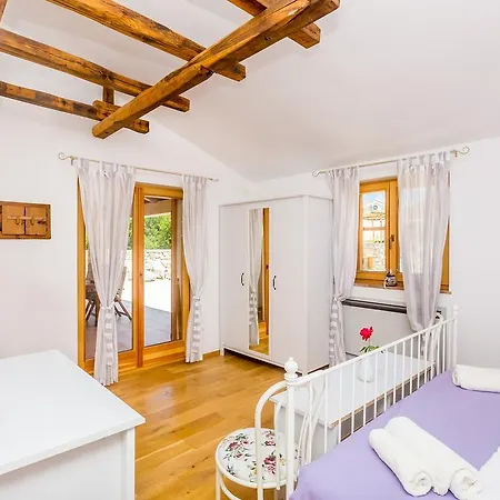 House Hojevica - Kras, Krk *